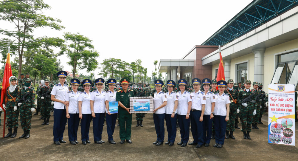 phu nu canh sat bien viet nam tiep suc cho luc luong khoi nu gin giu hoa binh 1000x540