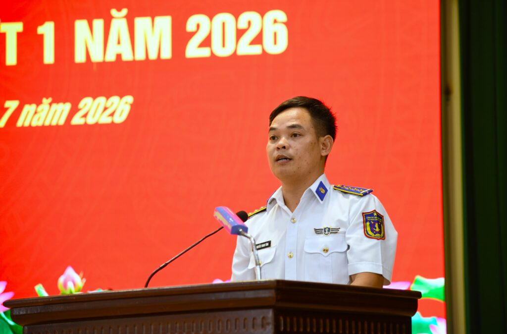 Đại úy qncn nguyễn thanh tùng nhân viên máy tàu, tàu csb 6008 phát biểu hứa hẹn tại hội nghị